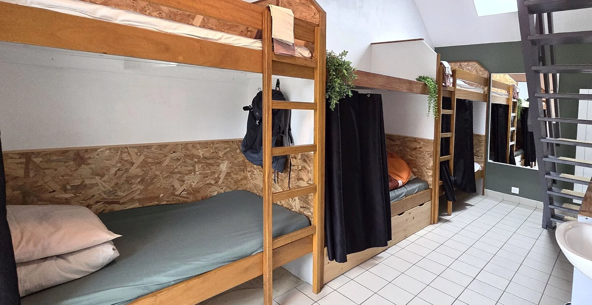Chambre groupe literie qualité fournie - Domaine de l'Entre-Deux Plévenon Bretagne